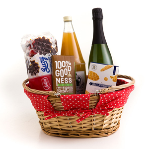 Image de Panier pique-nique avec produits locaux